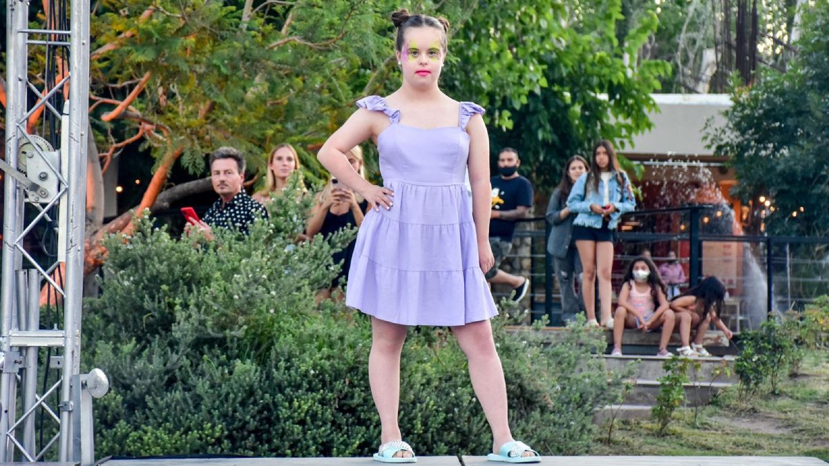 Abril va a una escuela de modelaje, donde tiene una beca, y ya ha desfilado en La Barraca y el Mendoza Plaza Shopping.