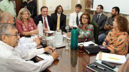 Docentes y funcionarios provinciales Docentes y funcionarios provinciales