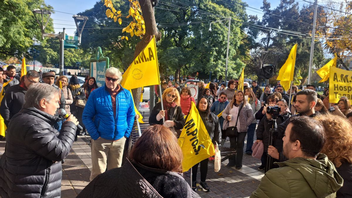 El sindicato que nuclea a los profesionales de la salud le pidió al gobernador Alfredo Cornejo la reapertura de las paritarias.
