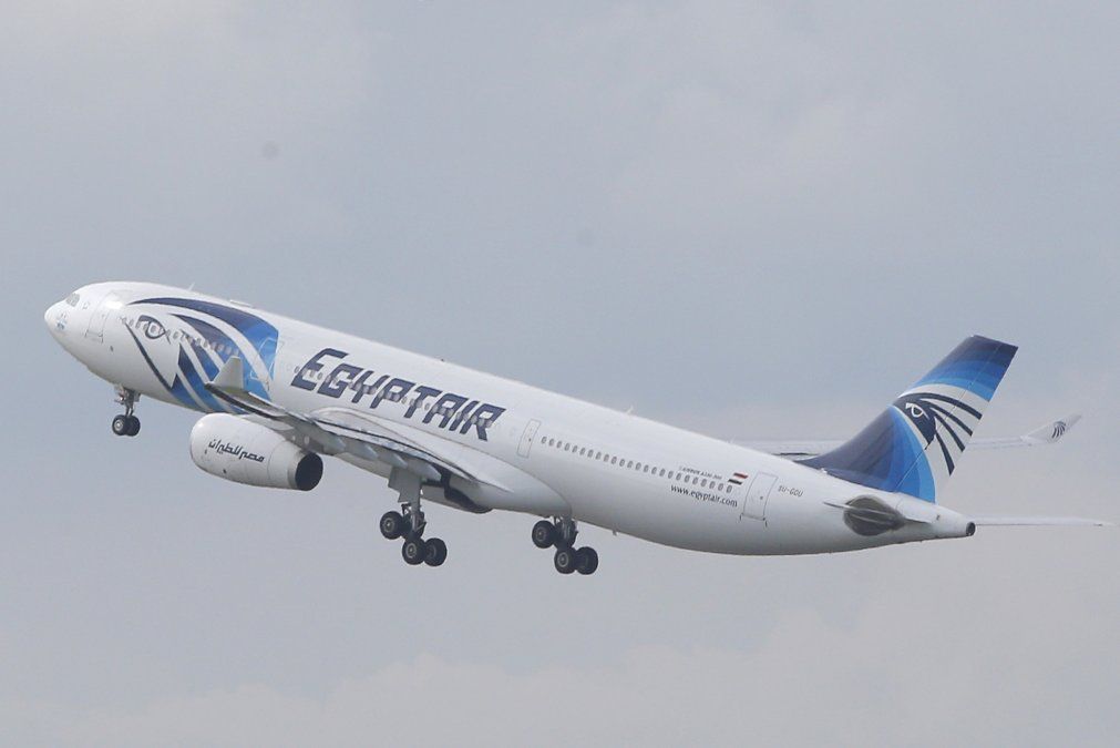 Un barco francés abandonó la búsqueda del avión de EgyptAir