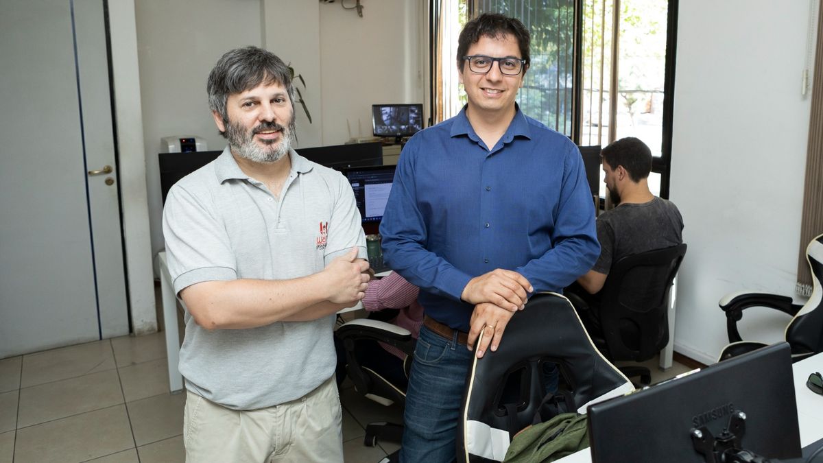 Matías Moreno y Emmanuel Egea están al frente de la empresa de tecnología Wara. A ellos se suma Carlos Spinelli, quien falta en la foto. Matías Moreno y Emmanuel Egea están al frente de la empresa de tecnología Wara. A ellos se suma Carlos Spinelli, quien falta en la foto.