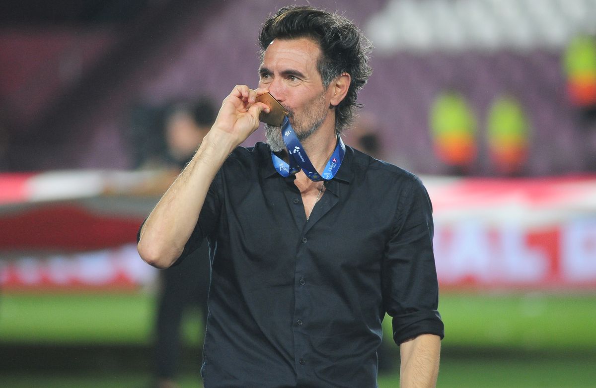 Domínguez suma tres títulos como DT