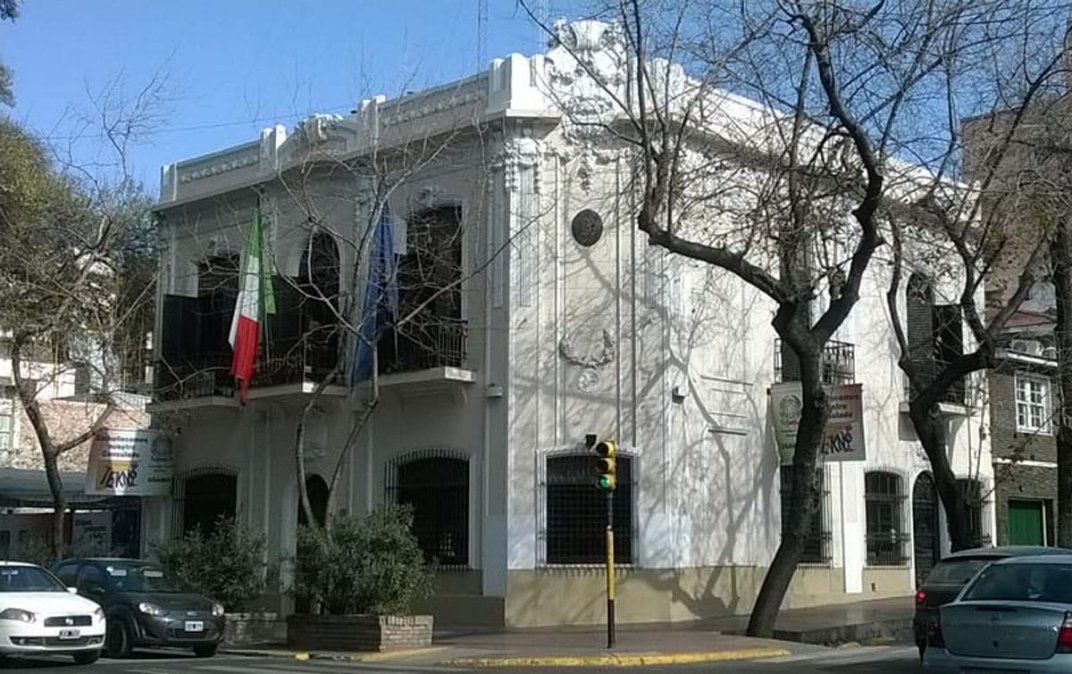 El cónsul de Italia en Mendoza explicó que por el momento la medida no entra en vigencia y que el consulado seguirá funcionando en la provincia