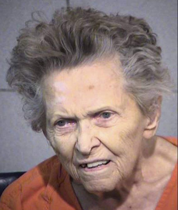 Anciana de 92 años  mató a su hijo al resistirse a ir a un asilo