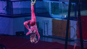 Video: durísima caída que sufrió una acróbata rusa en la presentación de un circo