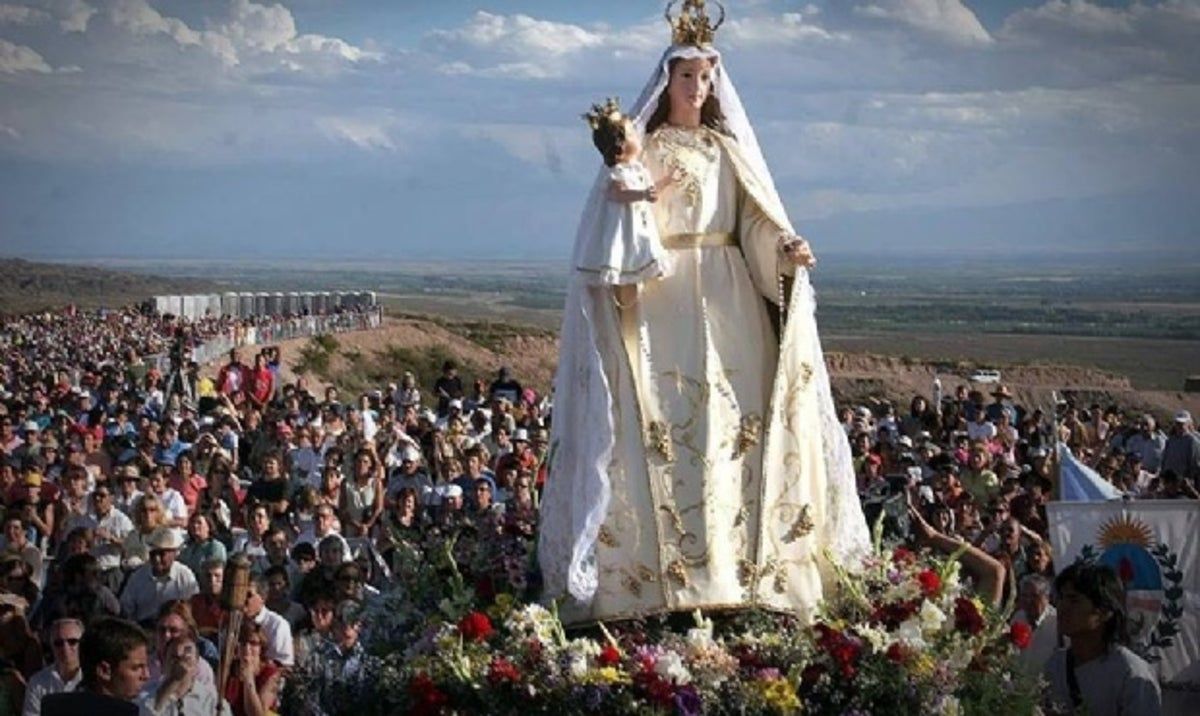 Todos los años el cronograma de la Fiesta Nacional de la Vendimia incluye la peregrinación de la Virgen de la Carrodilla.