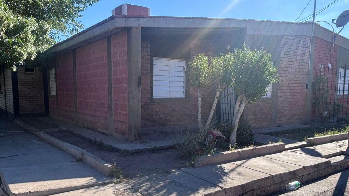 La casa alquilada por el hombre denunciado por estafas en fiestas era usada como depósito y cocina de los catering. La casa alquilada por el hombre denunciado por estafas en fiestas era usada como depósito y cocina de los catering.