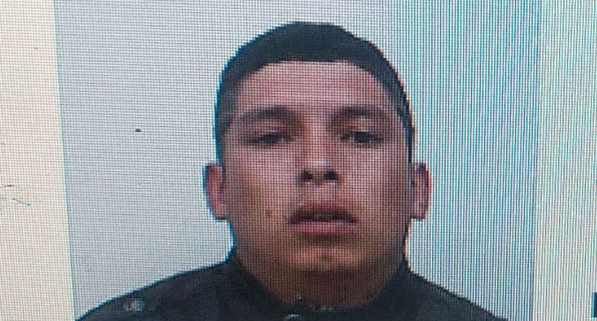 Juan Ariel Azcurra, de 31 años, fue abatido por una policía a la que intentó asaltar en una parada de colectivos en Las Heras.