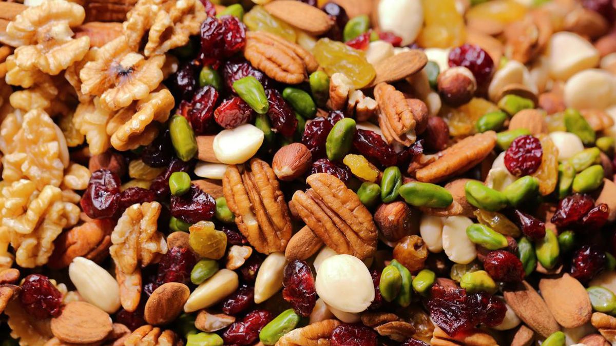 Los frutos secos ayudan a controlar el peso y previenen enfermedades coronarias. Por ello se recomienda consumirlos Los frutos secos ayudan a controlar el peso y previenen enfermedades coronarias. Por ello se recomienda consumirlos