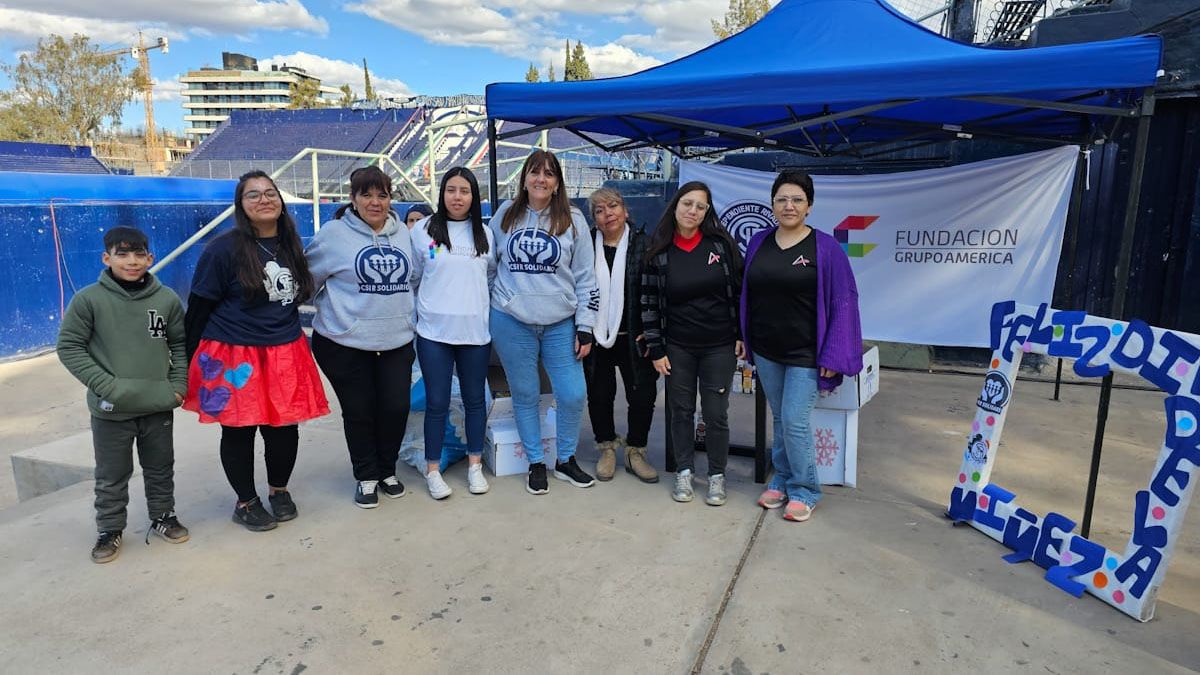 La Fundación Grupo América e Independiente Rivadavia sortearon la camiseta de Tobías Otschega en el entretiempo del partido con Platense. La Fundación Grupo América e Independiente Rivadavia sortearon la camiseta de Tobías Otschega en el entretiempo del partido con Platense.