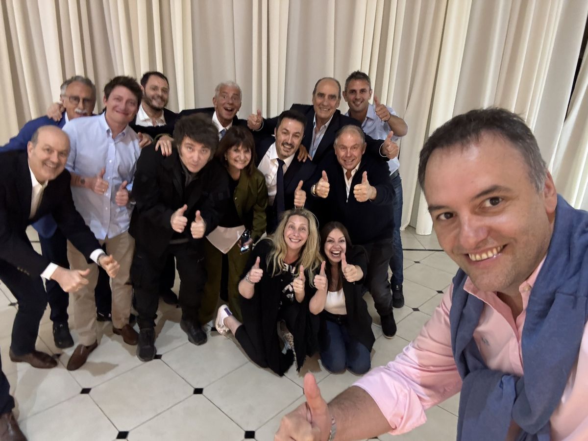 Javier Milei reune hoy a su nuevo Gabinete y presentrá a Manuel Adorni y Diego Santilli.