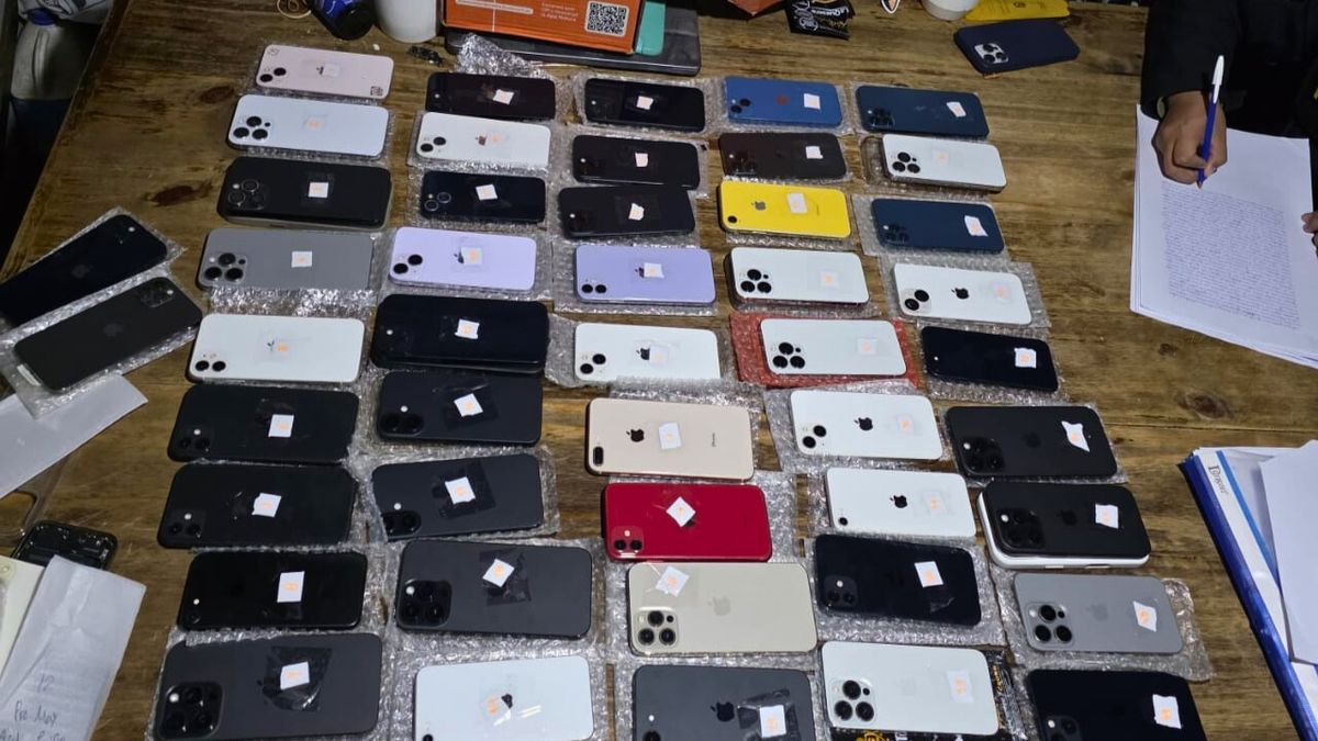 Parte de los celulares recuperados durante el allanamiento que se realizó este viernes en Las Heras. Parte de los celulares recuperados durante el allanamiento que se realizó este viernes en Las Heras.