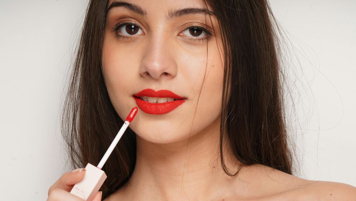 Cómo maquillarse los labios para que queden prolijos e impecables por varias horas
