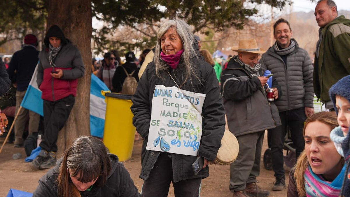 Más de 1.500 personas se reunieron para expresarse contra la minería en Uspallata. Foto Axel Lloret.