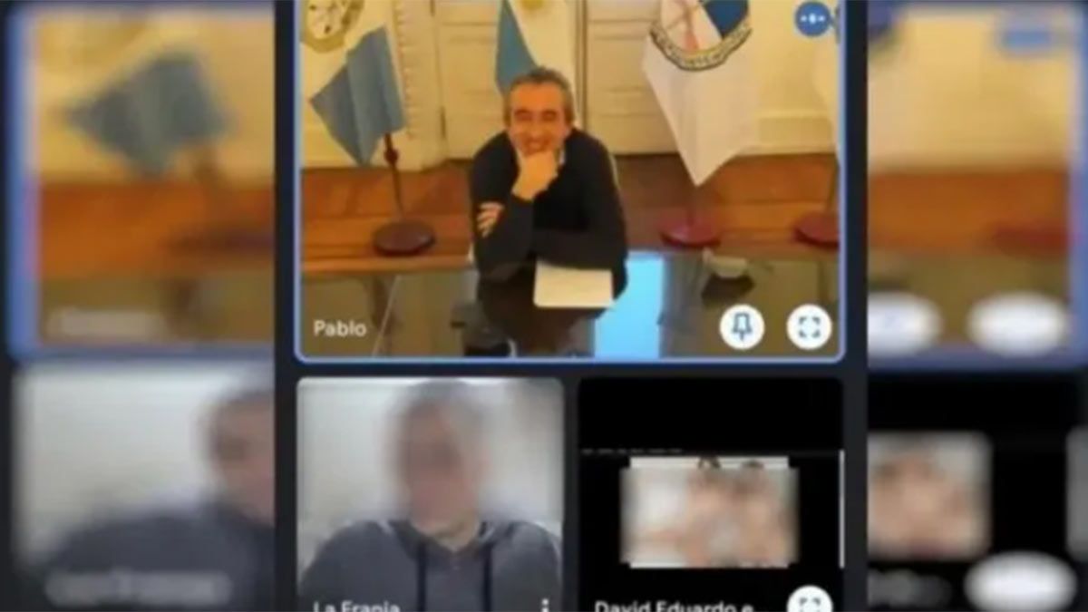 Captura de pantalla en la que le colaron un video porno en la exposición del intendente de Rosario.