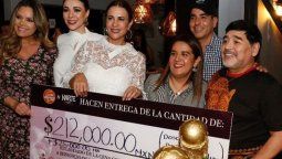 El costado más generoso de Maradona en México