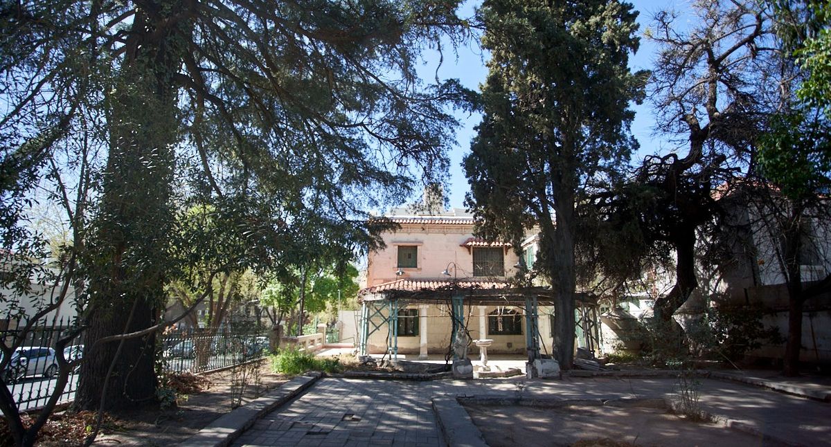 El antiguo chalet Calise, una obra de lujo convertida en una oficina pública que no resalta su valor patrimonial El antiguo chalet Calise, una obra de lujo convertida en una oficina pública que no resalta su valor patrimonial