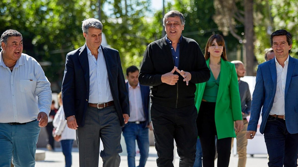 Orozco y sus posibles sucesores. Janina Ortíz, Fabián Tello y Andrés Lombardi -quien no es de su riñón- lo acompañan junto al economista Alfonso Prat Gay.