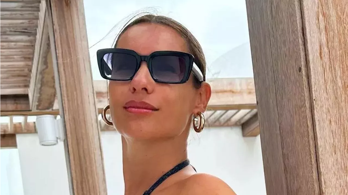 Desde el Caribe, Pampita paraliza las playas con sus transparencias de red  y ultra colaless