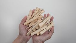 Recicla los broches de la ropa en este fabuloso espejo