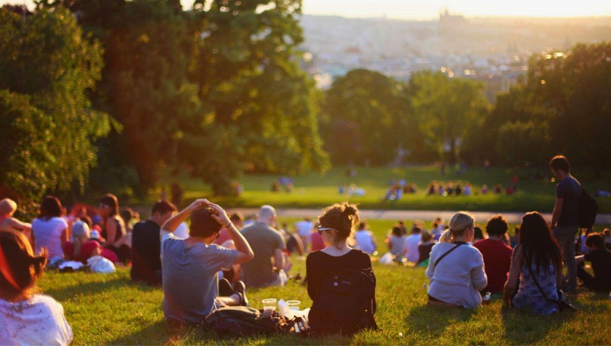 El entorno social en que una persona se mueve, determina mucho el nivel de su vida, según la filosofía estoica. El entorno social en que una persona se mueve, determina mucho el nivel de su vida, según la filosofía estoica.