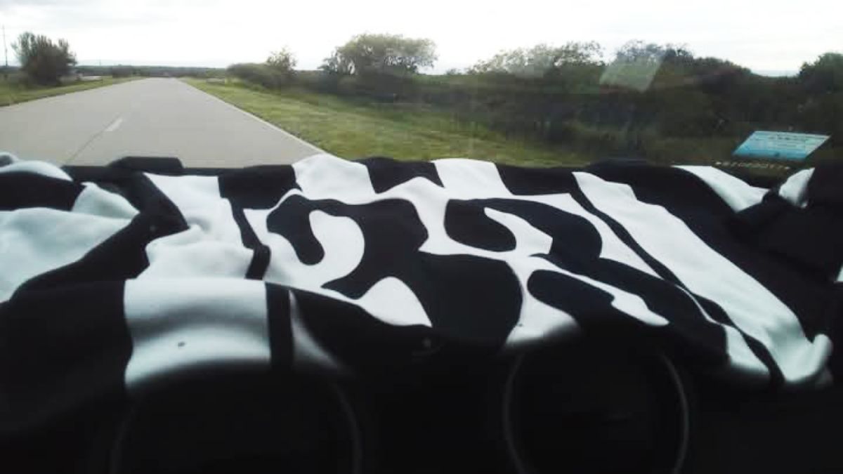 La ruta de la ilusión. Miles de hinchas de Gimnasia y Esgrima de Mendoza viajaron a Córdoba con la ilusión de ver al Lobo lograr el ascenso a la Liga Profesional. La ruta de la ilusión. Miles de hinchas de Gimnasia y Esgrima de Mendoza viajaron a Córdoba con la ilusión de ver al Lobo lograr el ascenso a la Liga Profesional.