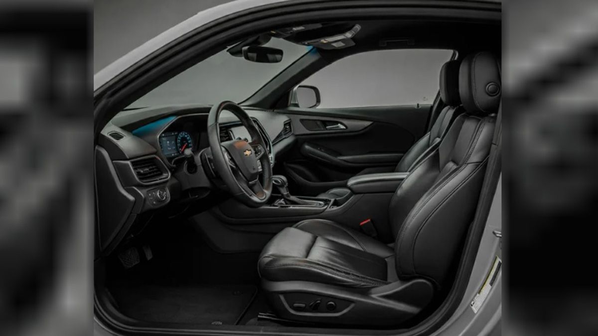 La nueva coupé Chevy SS incluiría asientos deportivos tapizados en cuero y un moderno panel de instrumentos digital La nueva coupé Chevy SS incluiría asientos deportivos tapizados en cuero y un moderno panel de instrumentos digital