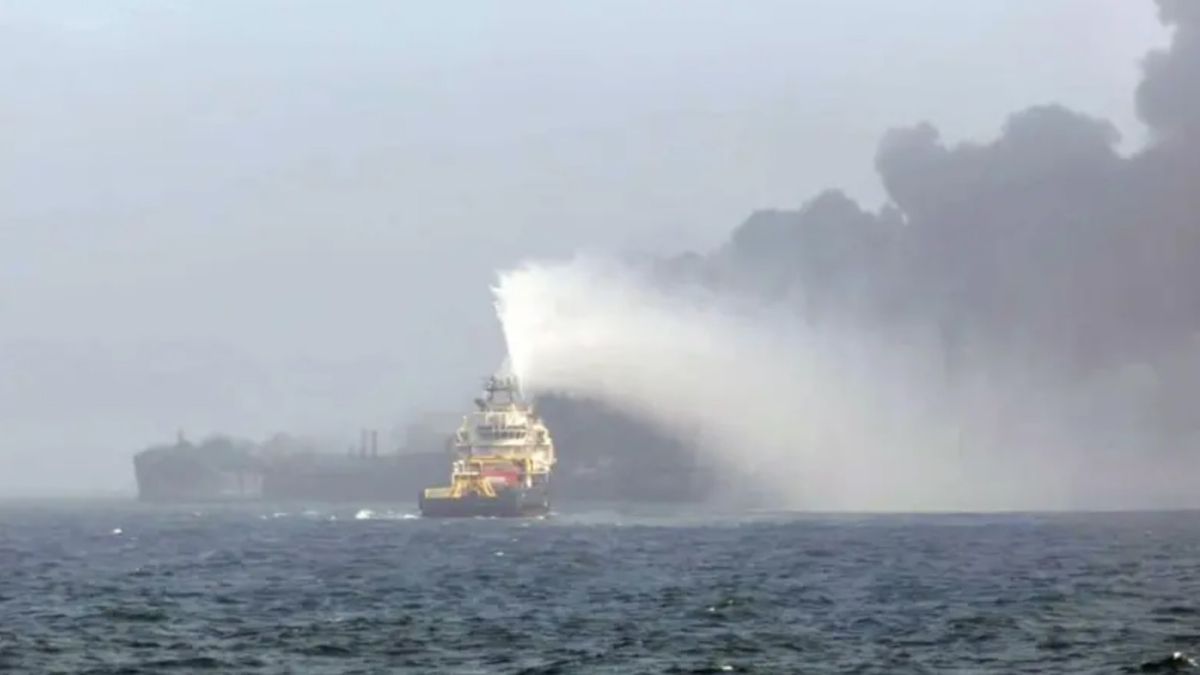 Minutos después de ocurrido el impacto entre los buques se pudo en funcionamiento el protocolo para atacar el fuego Minutos después de ocurrido el impacto entre los buques se pudo en funcionamiento el protocolo para atacar el fuego