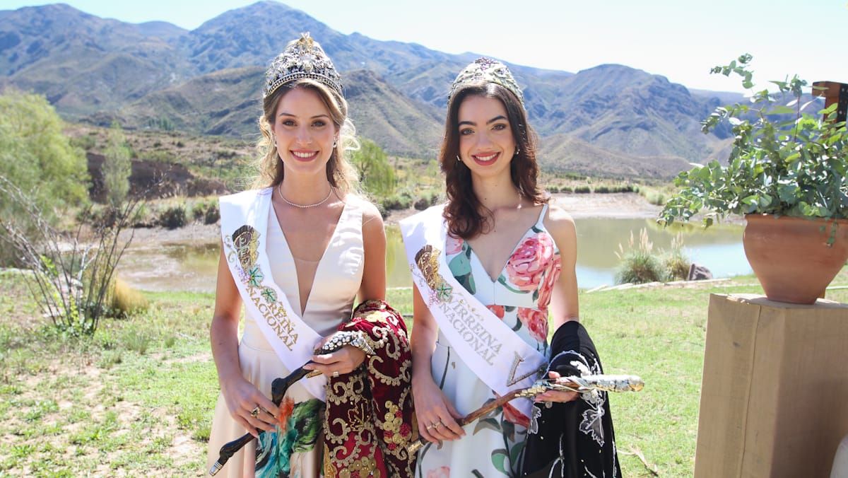La reina nacional de la vendimia Alejandrina Funes y Sofía Perfumo virreina nacional de la vendimia. La reina nacional de la vendimia Alejandrina Funes y Sofía Perfumo virreina nacional de la vendimia.