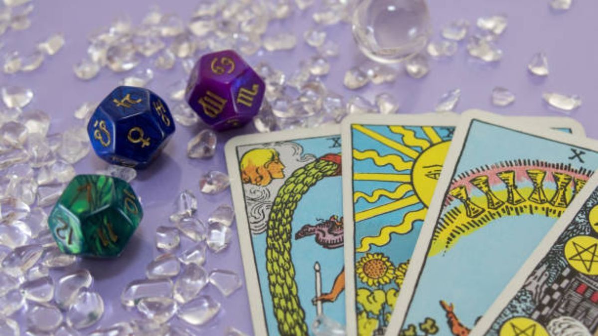 Adquiere habilidades en tarot y astrología gracias a este curso.