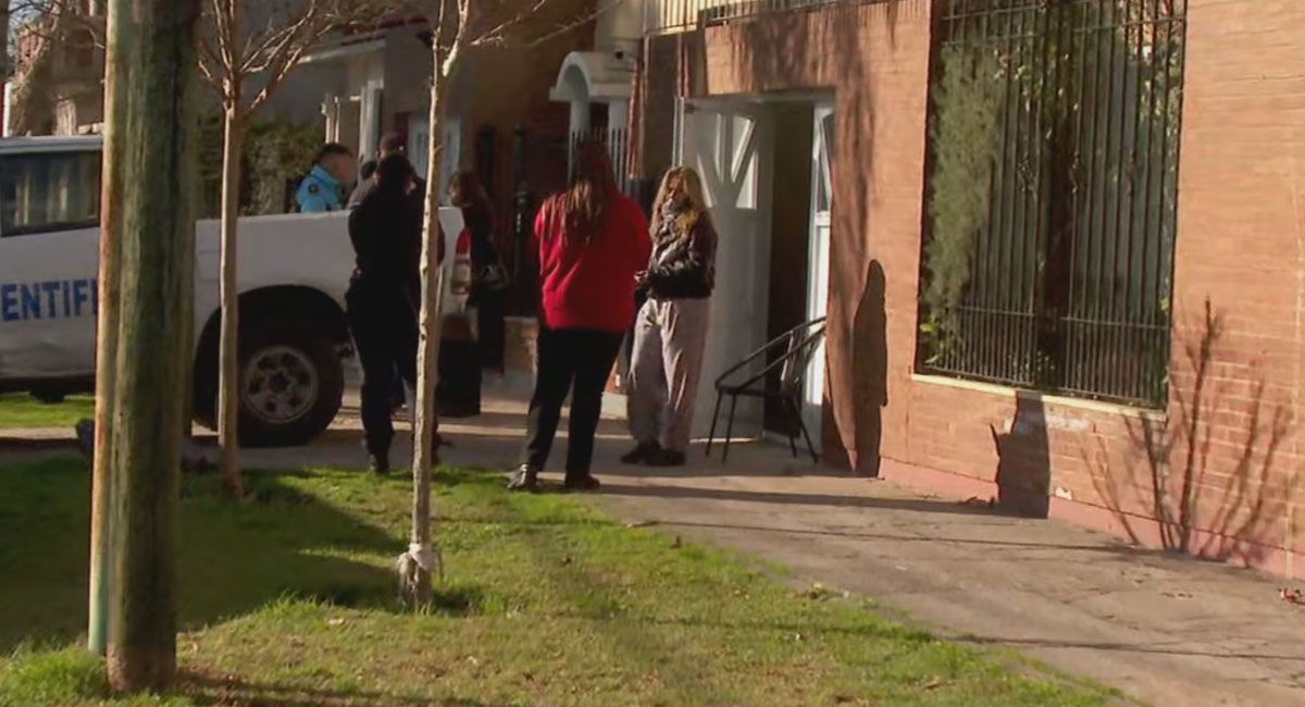 Los vecinos se mostraron indignados por la situación, luego de que el hombre mató a su propio hijo Los vecinos se mostraron indignados por la situación, luego de que el hombre mató a su propio hijo