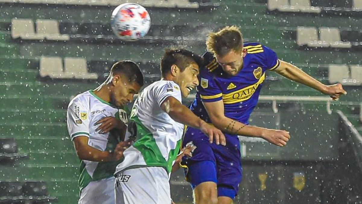 Bajo la lluvia, los juveniles de Boca le sacaron un empate a Banfield