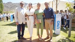Daniel Vila y Pamela David recibieron al gobernador Rodolfo Suarez y su esposa Fabiana Calleja.