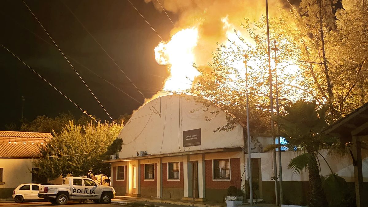 El incendio en las oficinas del Ministerio de Seguridad causó preocupación entre los vecinos de Godoy Cruz.