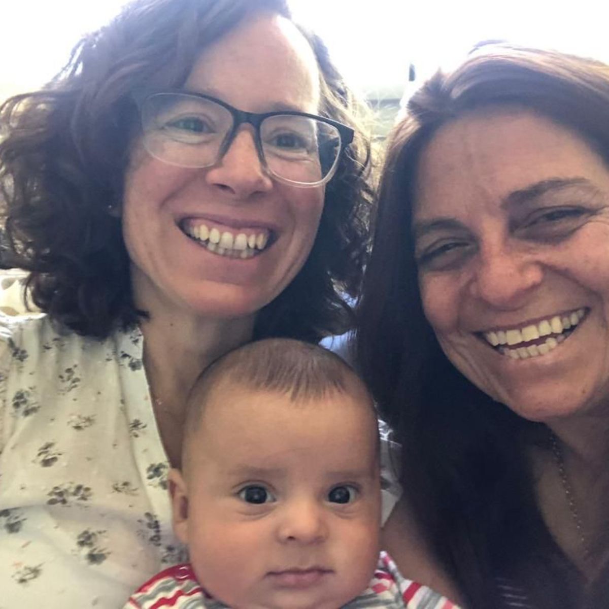 Cuadro familiar para el recuerdo. Un ejemplo de vida para muchas parejas que sueñan con la maternidad.