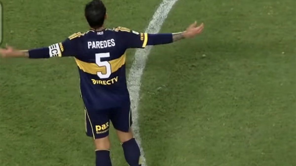 Paredes reaccion&oacute; mal ante la salida de Zeballos en Boca.