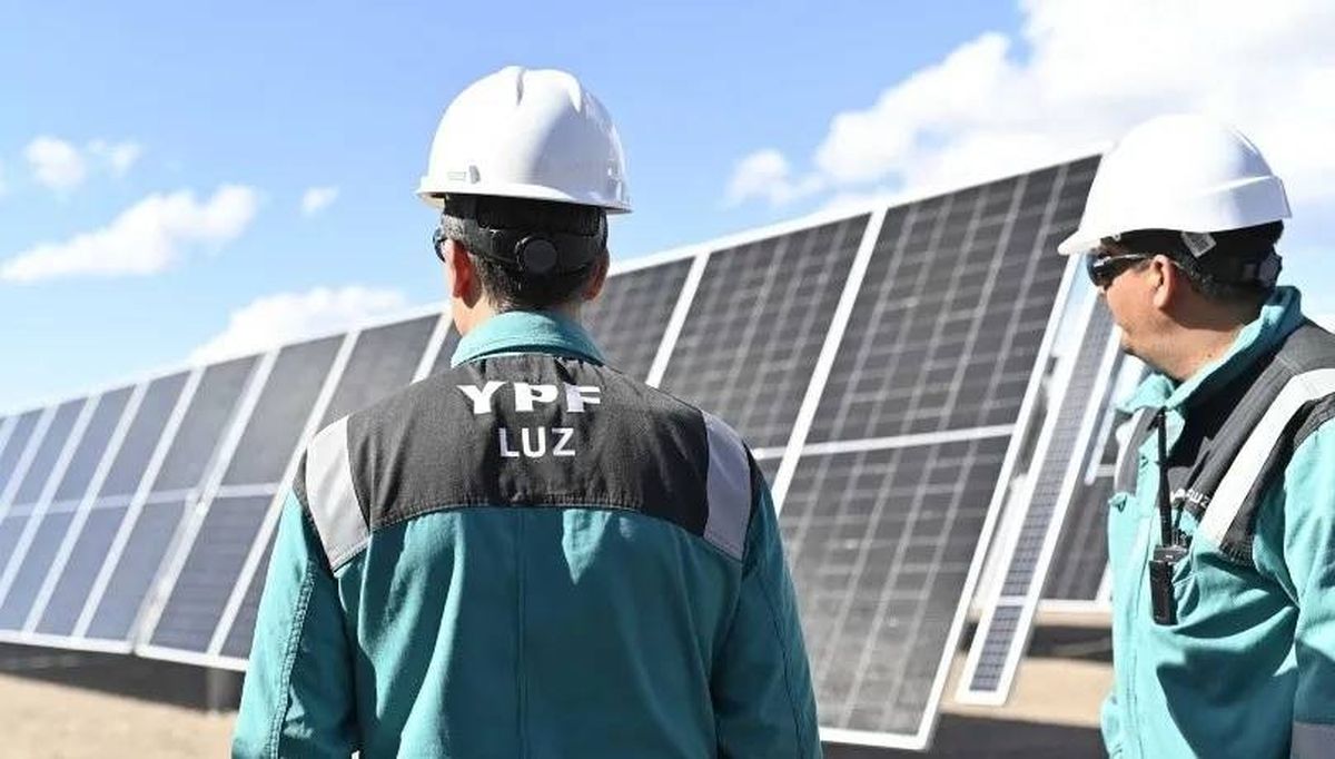 YPF Luz anunció una importante obra de energía fotovoltáica en Las Heras. YPF Luz anunció una importante obra de energía fotovoltáica en Las Heras.