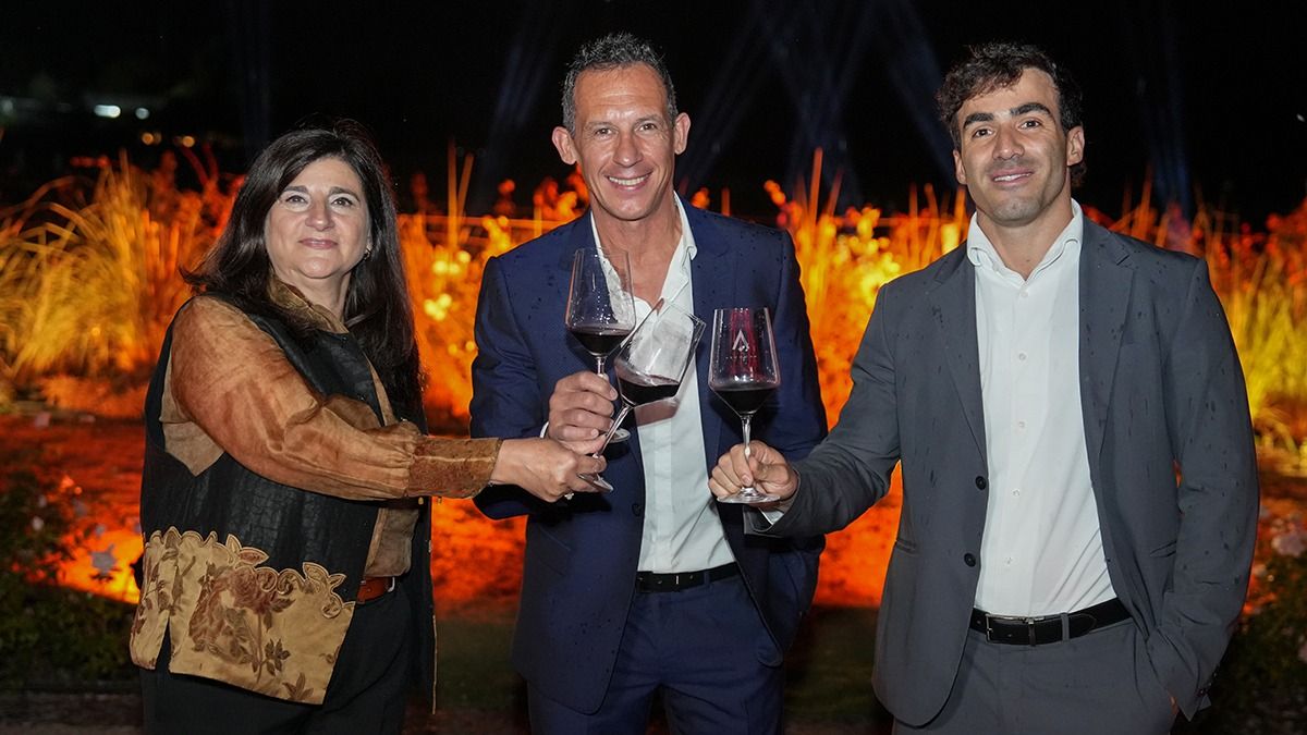 La presidenta del Emetur, Gabriela Testa asistió a la inauguración del restaurante. Aquí brinda con La presidenta del Emetur, Gabriela Testa asistió a la inauguración del restaurante. Aquí brinda con