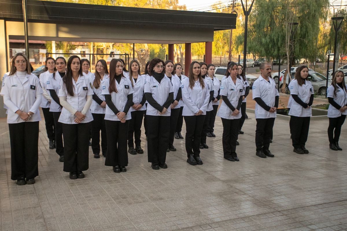 Los nuevos profesionales del Servicio Penitenciario provincial.