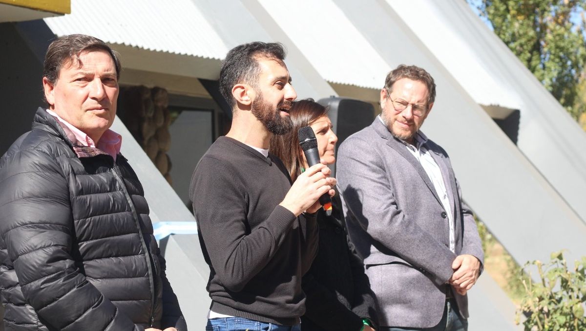 Gallo en campaña, junto a quienes encabezan la fórmula del Frente Elegí para la gobernación, Omar Parisi y Lucas Ilardo.