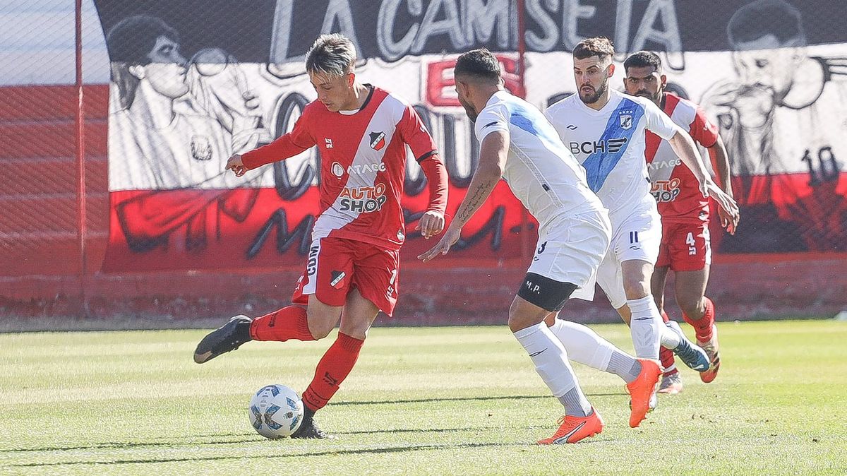 Gonzalo Gómez por primera vez como titular del Deportivo Maipú. 