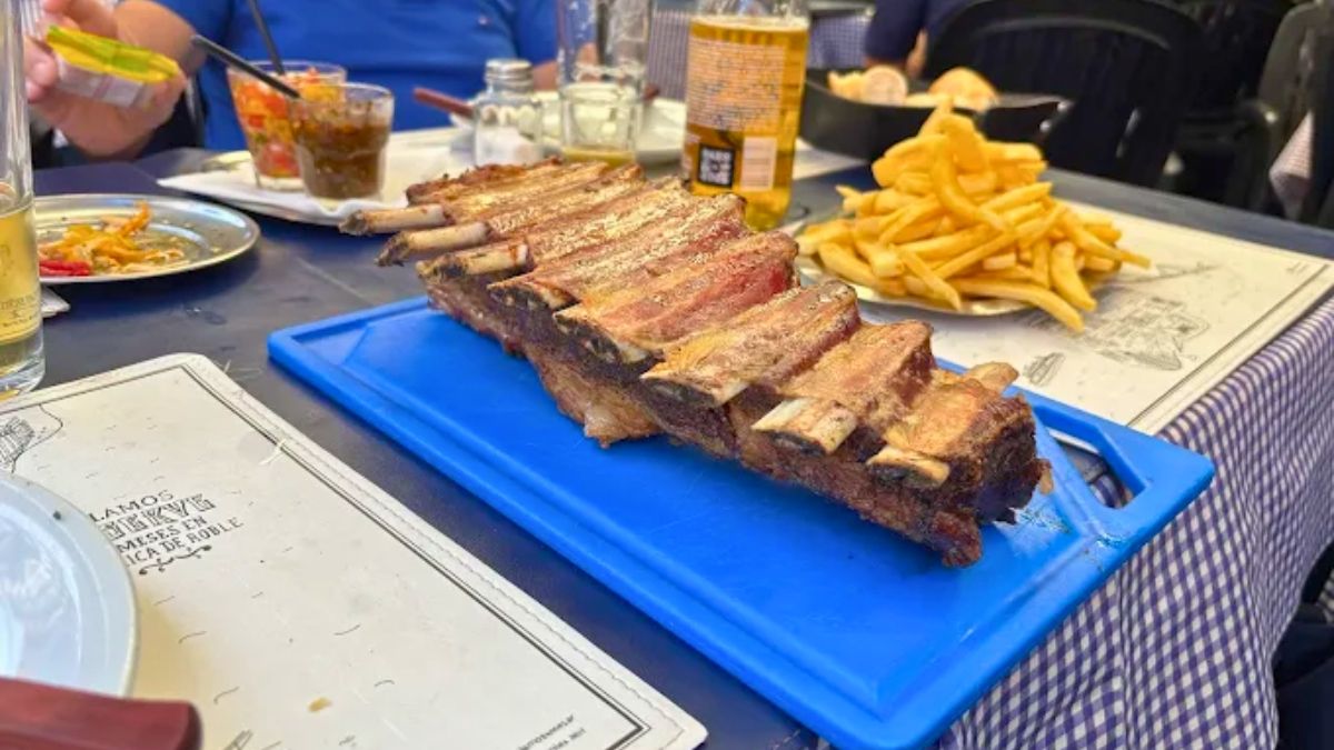 El costillar completo que se ofrece en este bodegón. El costillar completo que se ofrece en este bodegón.