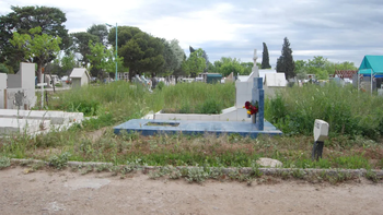 Una mujer de 29 años fue a visitar la tumba de su papá al cementerio y la encontraron muerta Una mujer de 29 años fue a visitar la tumba de su papá al cementerio y la encontraron muerta