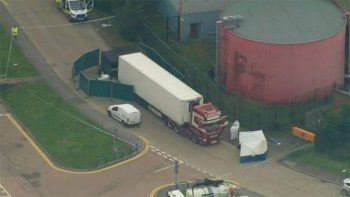39 cadáveres fueron hallados en un camión en Inglaterra