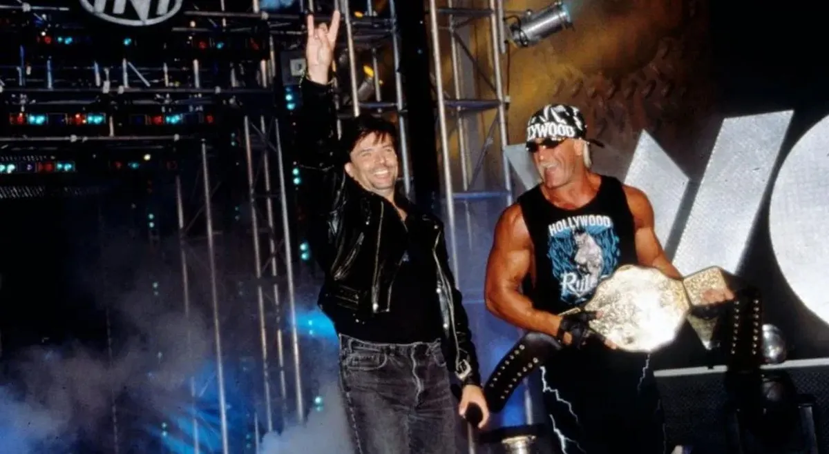 Hogan y Bischoff, en la época de gloria del luchador. Hogan y Bischoff, en la época de gloria del luchador.