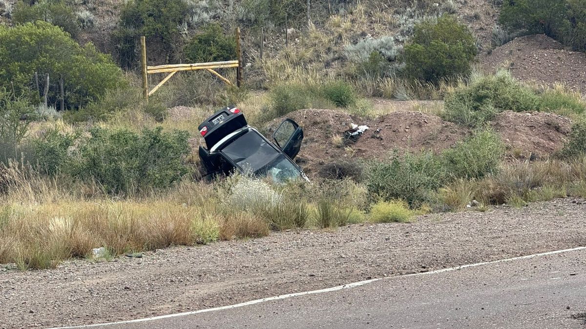 El pequeño de 8 años falleció luego de que volcara el vehículo en el que viajaba con su madre por la ruta internacional 7 a la altura de Potrerillos. El pequeño de 8 años falleció luego de que volcara el vehículo en el que viajaba con su madre por la ruta internacional 7 a la altura de Potrerillos.