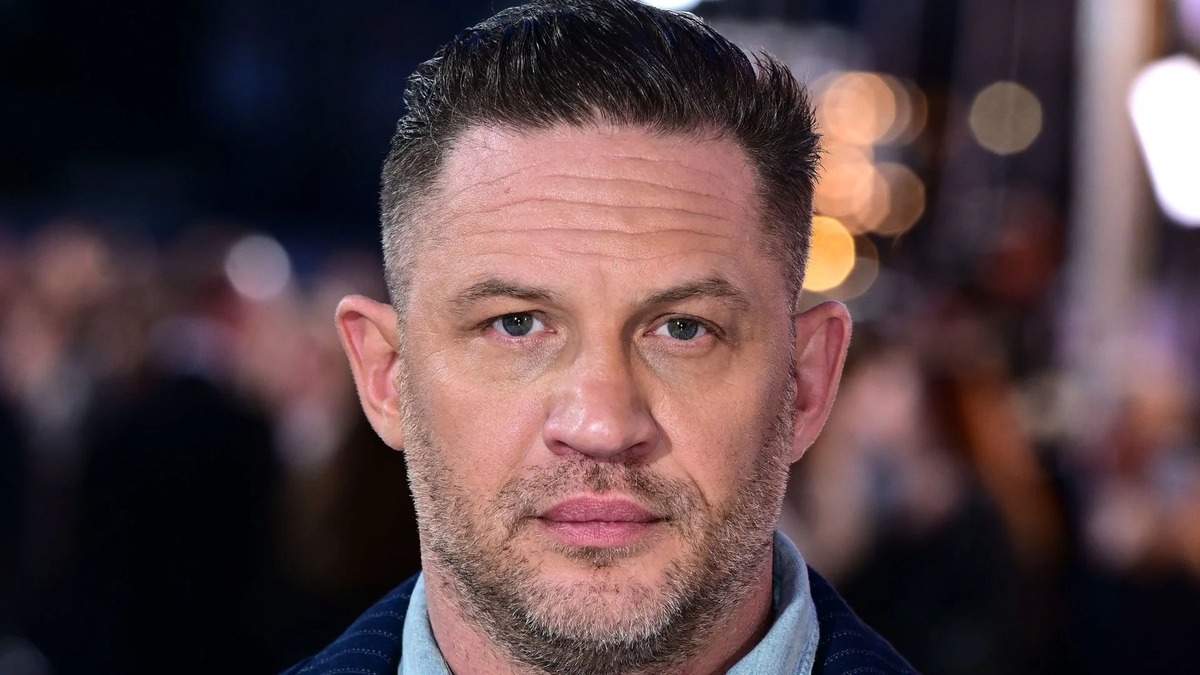 Tom Hardy es un éxito con esta gran película de gánster donde también actúa la estrella de Los Sopranos