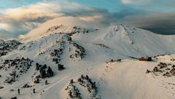 EEUU: California se prepara para una temporada de esquí con nevadas récord y ya tiene fechas de apertura para 2026