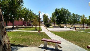 Un ladrón obligó a una joven a que le practique sexo oral y cuando la iba a violar el novio de la víctima lo golpeó