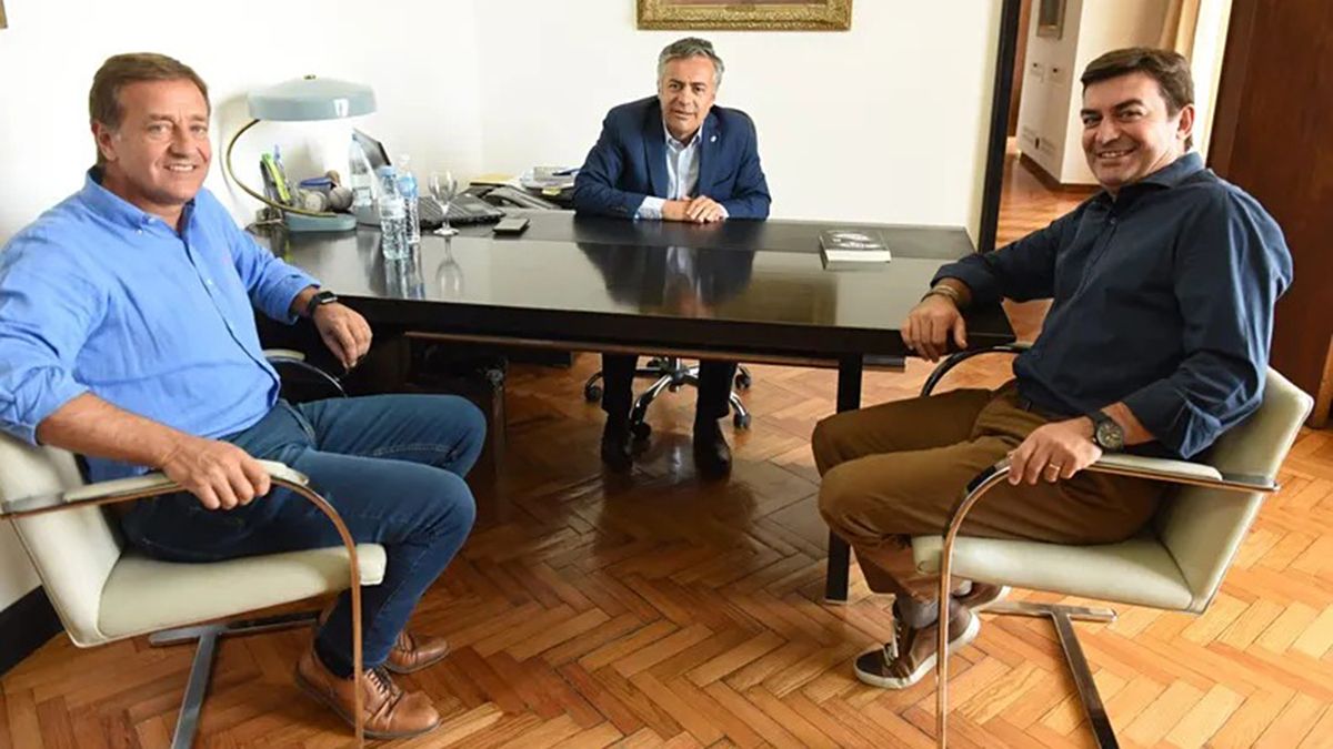 Como en el pasado, Suarez, Cornejo y De Marchi deberán ponerse de acuerdo ante un llamado de atención de la Mesa Nacional de Juntos por el Cambio.
